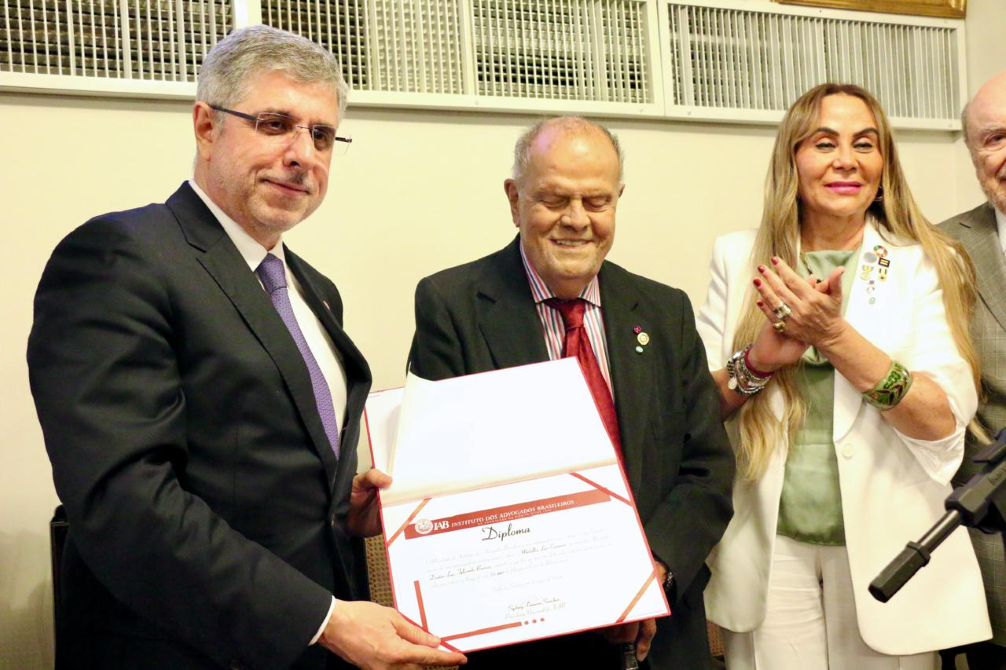 Medalha Levi Carneiro Entregue A Advogados Mais De Anos De