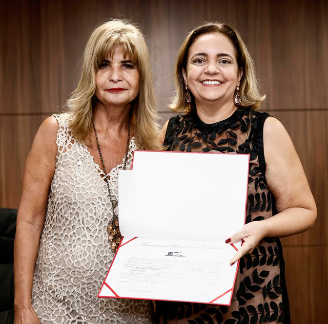 Rita Cortez integra mesa de honra na posse da nova Diretoria da Fierj – AJS