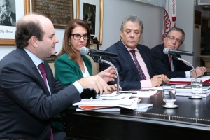 Da esq. para a dir., Tarcísio Vieira de Carvalho Neto, Luciana Lóssio, Técio Lins e Silva e Fernando Neves