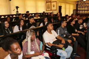 Plenário histórico recebe alunos de escola pública dentro do projeto &#039;Calçada da Cidadania&#039;
