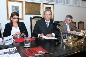 Da esq. para a dir., Adriana Brasil Guimarães, Técio Lins e Silva e Sydney Sanches