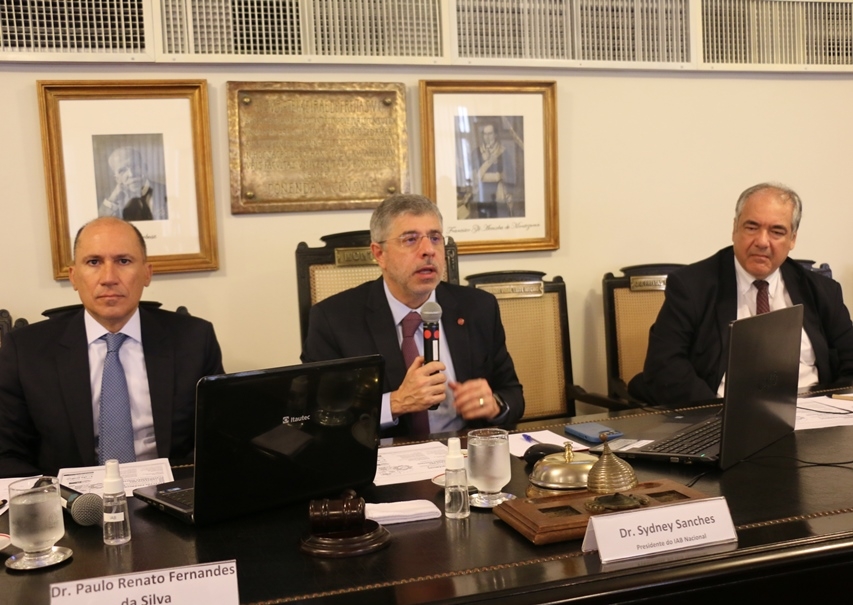 Da esq. para a dir., Paulo Renato Fernandes da Silva, Sydney Sanches e André Fontes