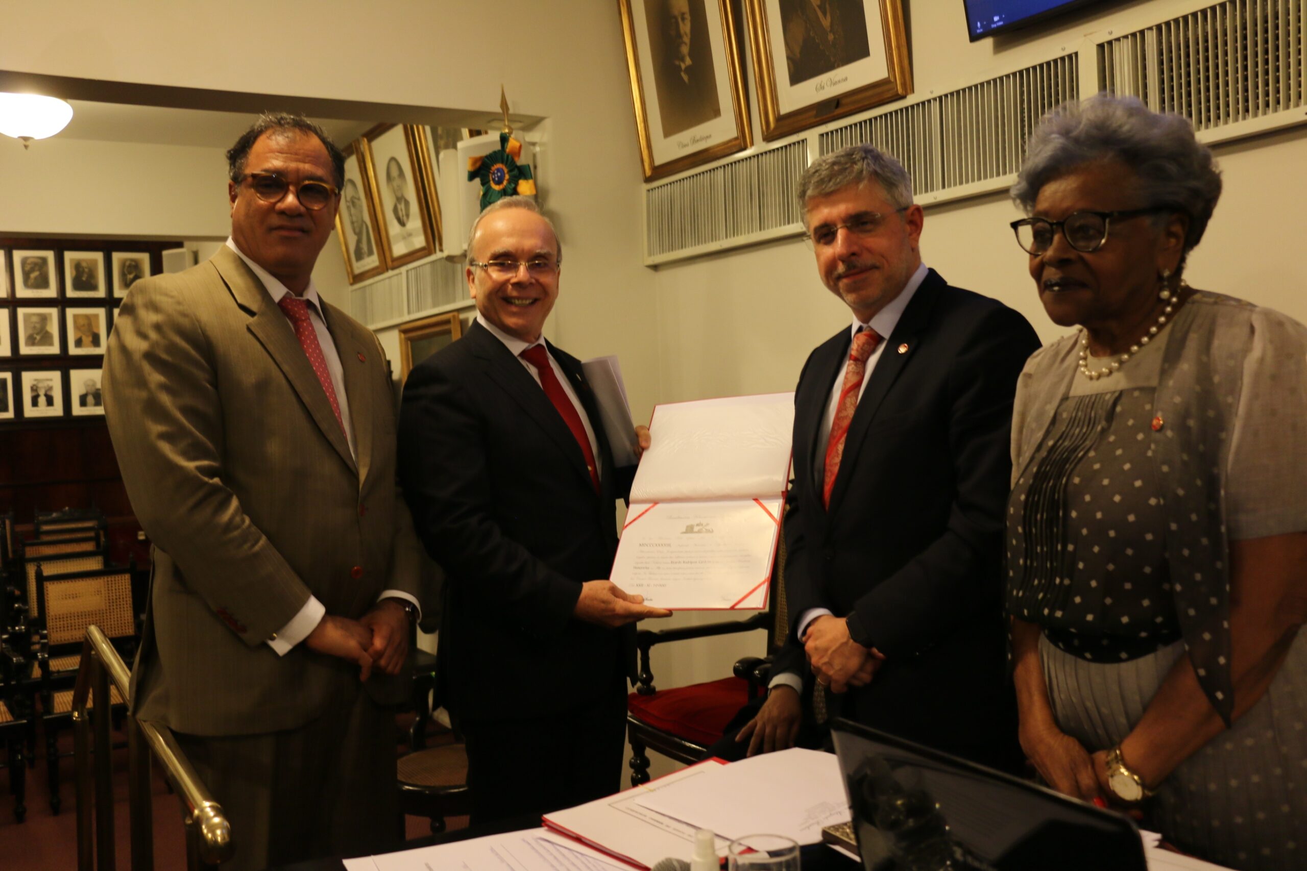 Da esq. para a dir., Jorge Rubem Folena, Ricardo Rodrigues Cardozo, Sydney Sanches e Edmée da Conceição Cardoso
