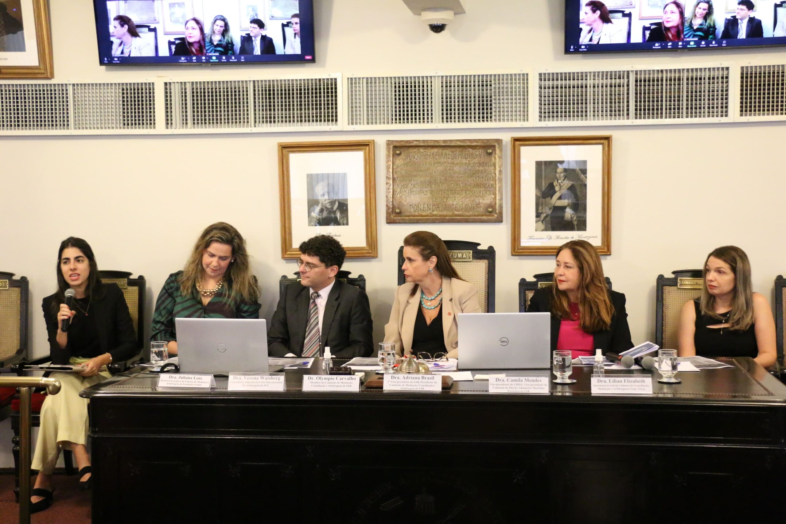 Da esq. para a dir., Verena Waisberg, Juliana Loss, Olympio Carvalho, Adriana Brasil Guimarães, Camila Cardoso e Lilian Bertolani