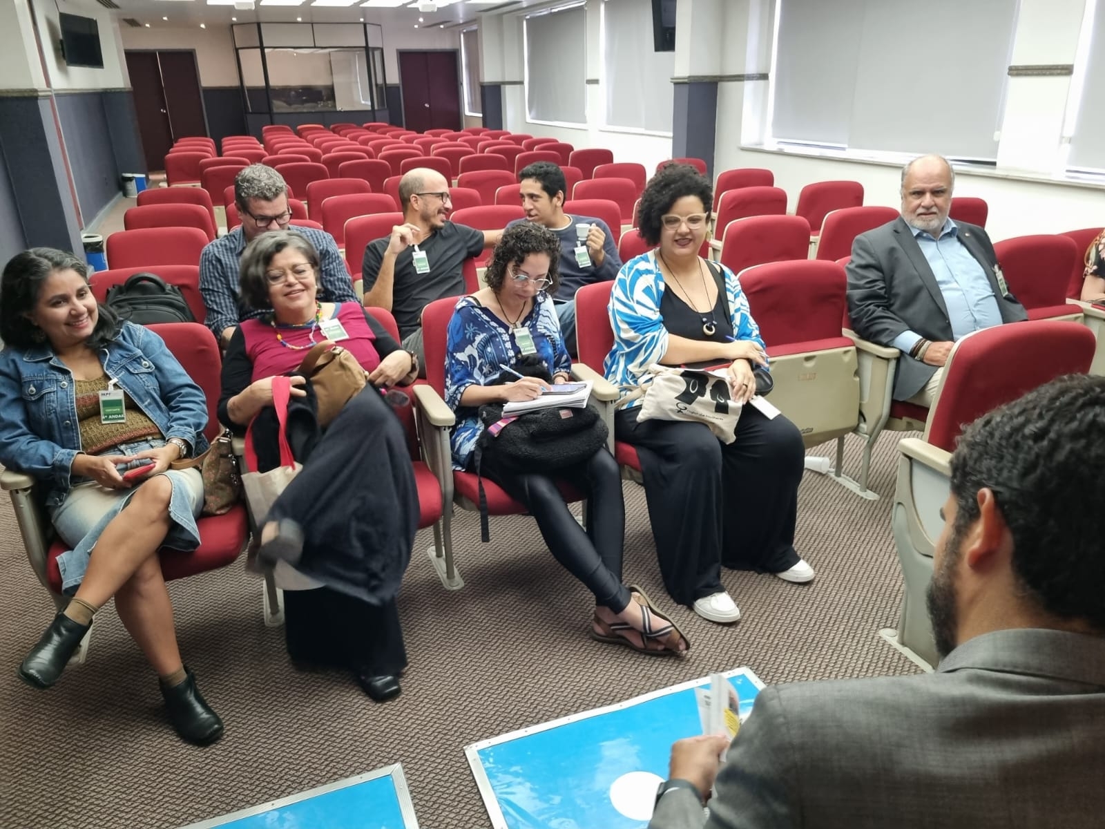 Armando de Souza à direita durante reunião do Fórum de Monitoramento das Violações à Liberdade de Imprensa e Assédio Judicial contra Jornalistas