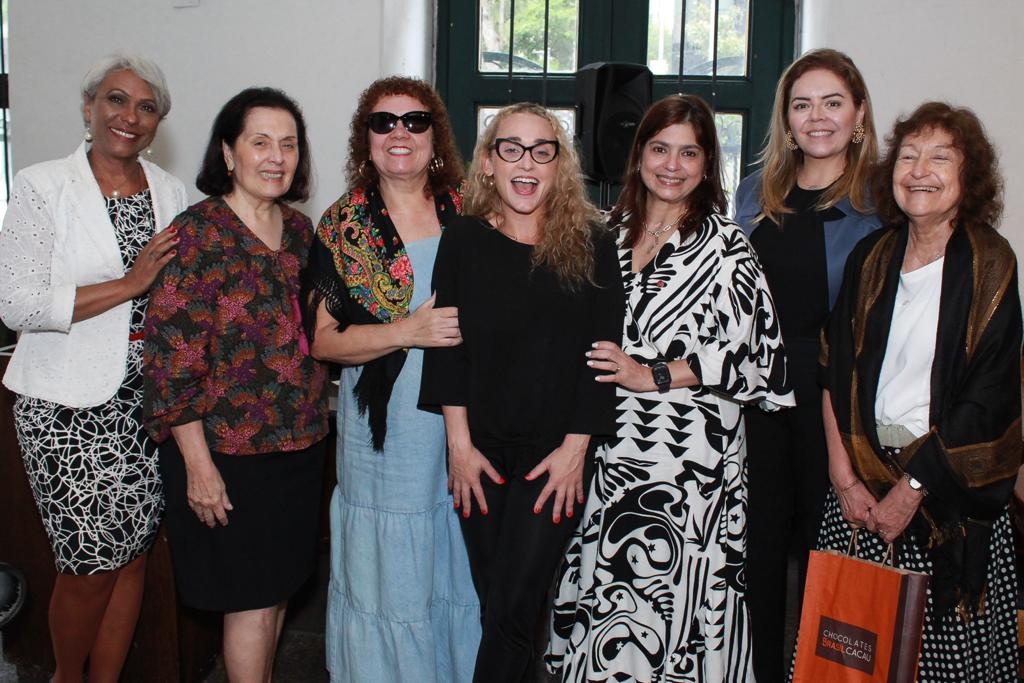 Da esq. para a dir., Tânia Rodrigues, Leila Linhares, Deborah Prattes, Daniela Coelho, Débora Martins, Elaine Molinaro e Hildete Pereira