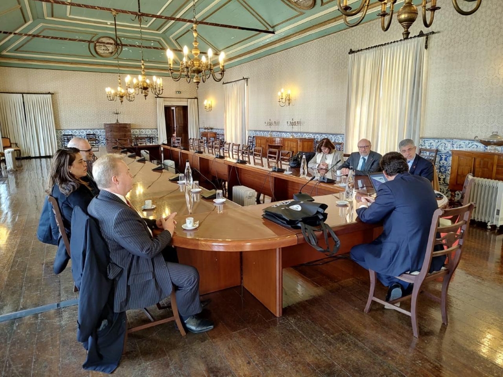 Reunião entre representantes do IAB e da Universidade de Coimbra, na sede da instituição de ensino